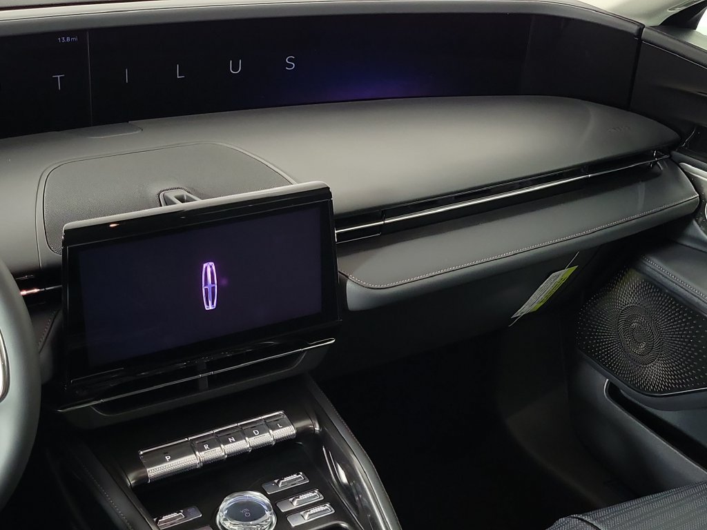 New 2026 Lincoln Nautilus Reserve AWD/4WD image 13
