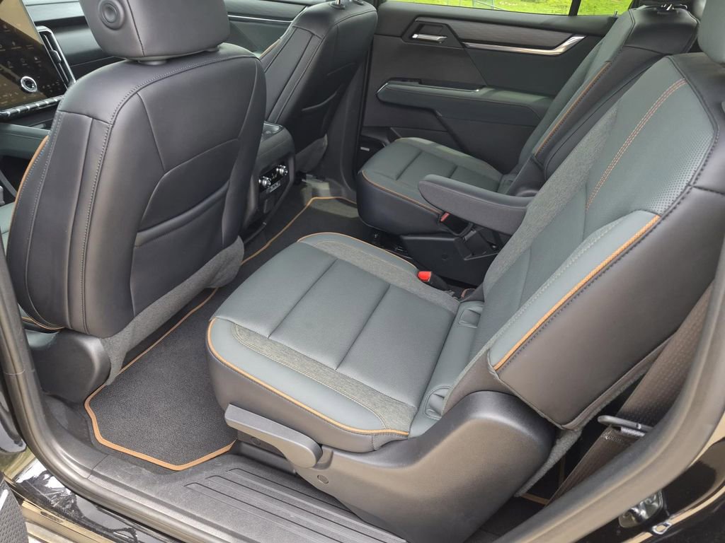 Used 2025 GMC Acadia AT4 AWD/4WD image 17