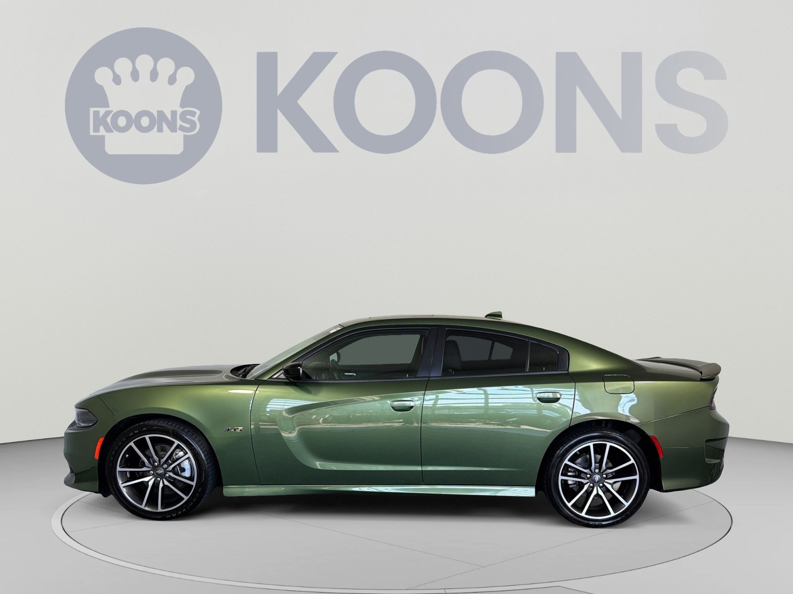 Used 2023 Dodge Charger R/T w/ Plus Group RWD image 2