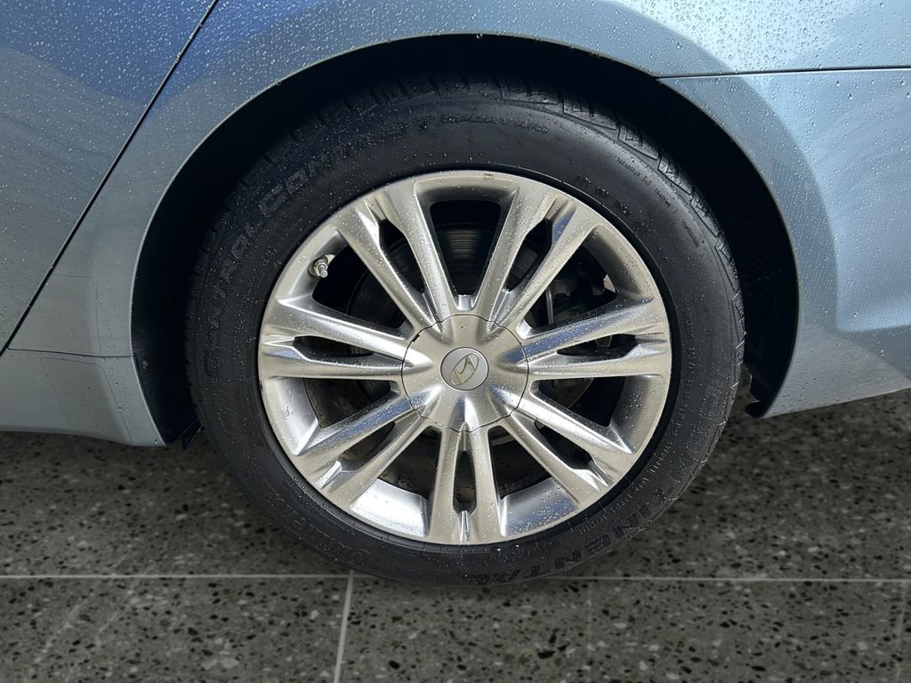 Used 2011 Hyundai Genesis 4.6 image 3