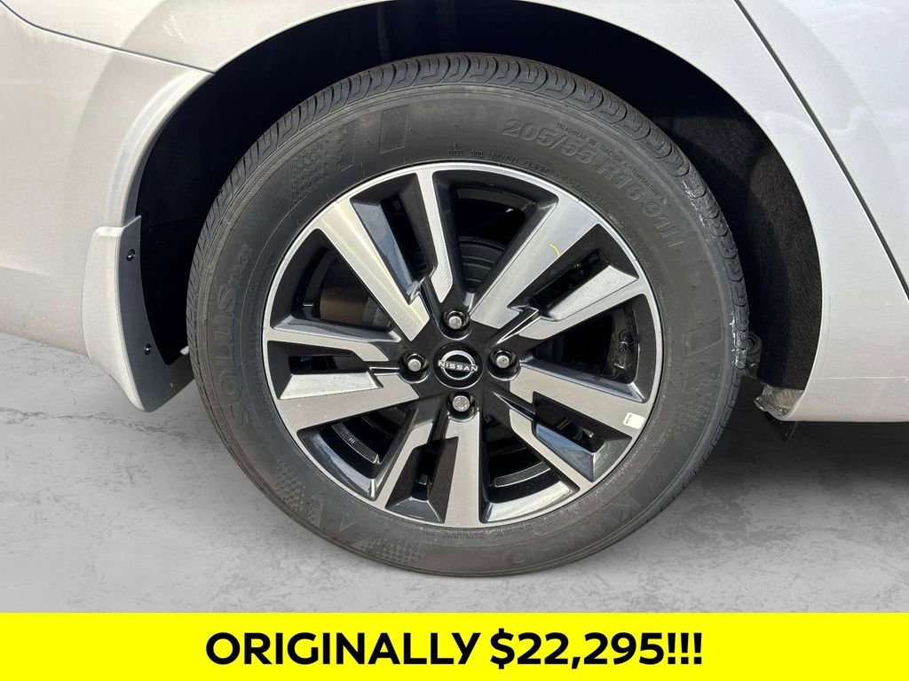 Used 2025 Nissan Versa SV w/ Trunk Package image 31