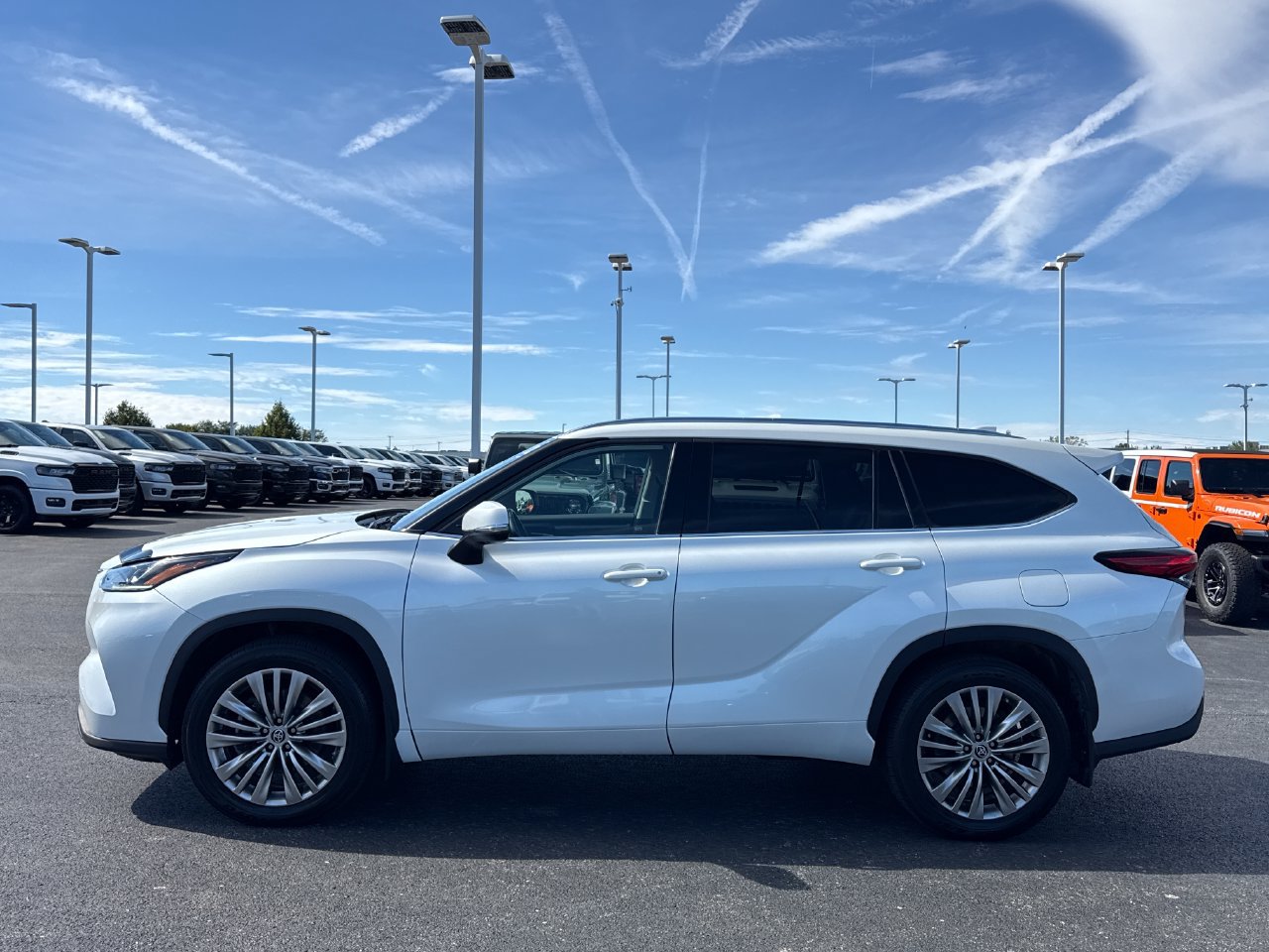 Used 2022 Toyota Highlander Platinum AWD/4WD image 6