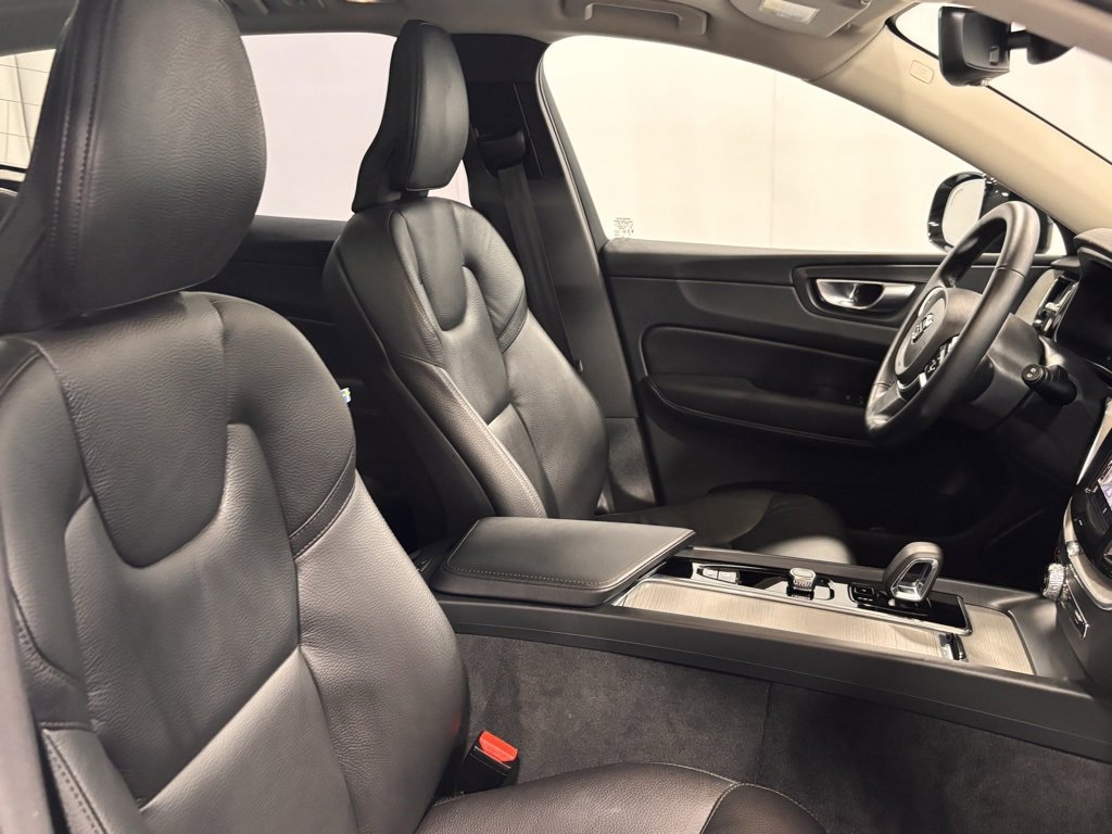 Certified 2025 Volvo XC60 B5 Plus image 18