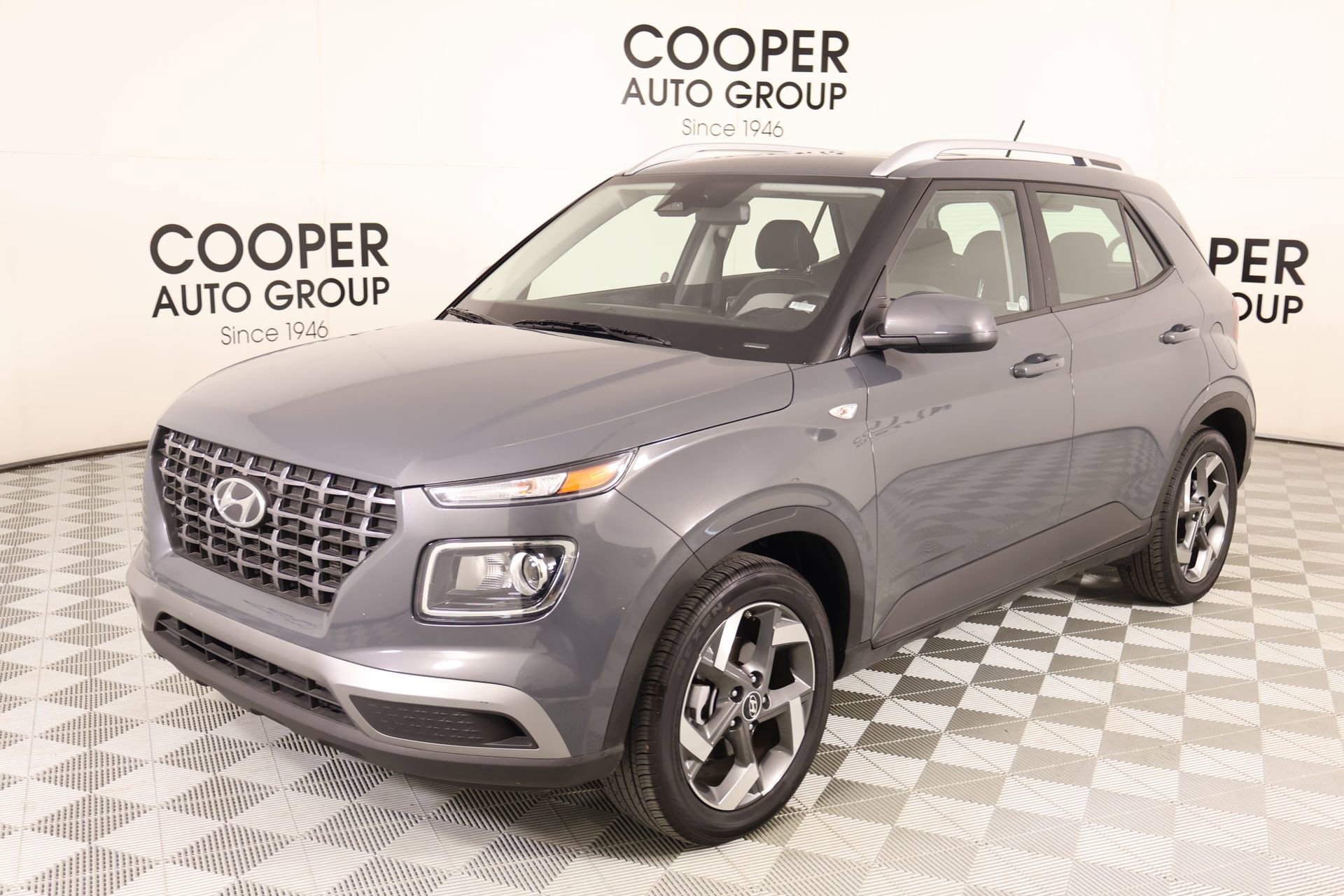 Used 2025 Hyundai Venue SEL FWD image 9