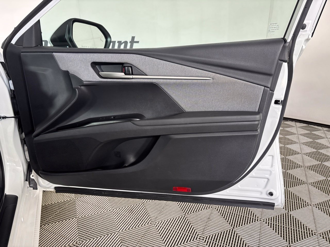 Used 2025 Toyota Camry LE w/ Convenience Package FWD image 26