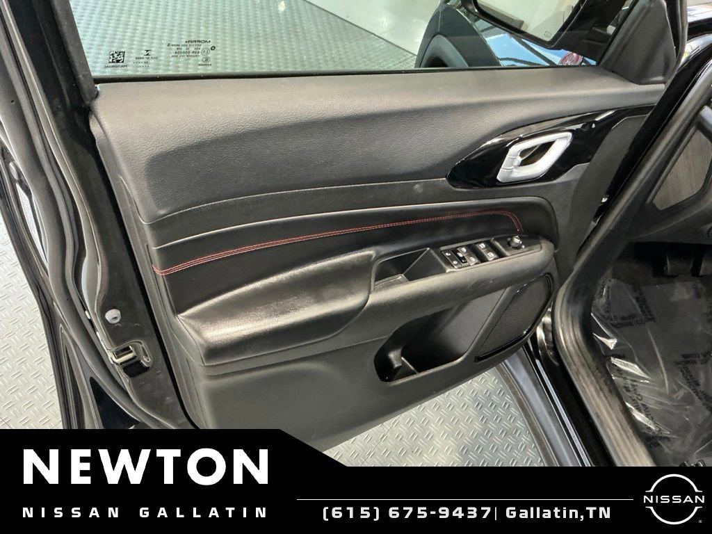 Used 2022 Jeep Compass Trailhawk w/ Trailhawk Convenience Group AWD/4WD image 39