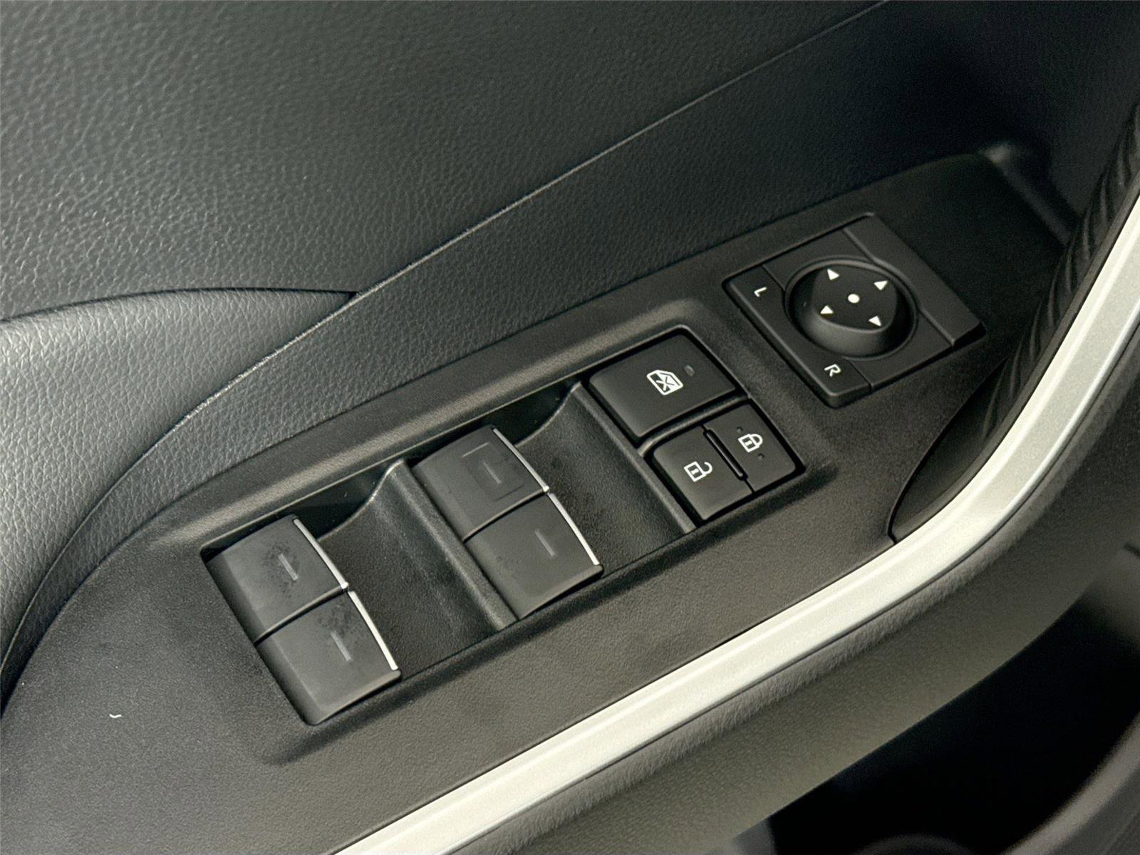 Used 2025 Toyota RAV4 XLE Premium image 30