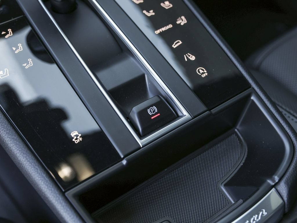 Certified 2026 Porsche Macan AWD/4WD image 26