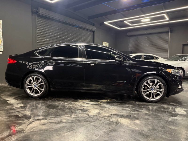 Used 2019 Ford Fusion Titanium FWD image 4