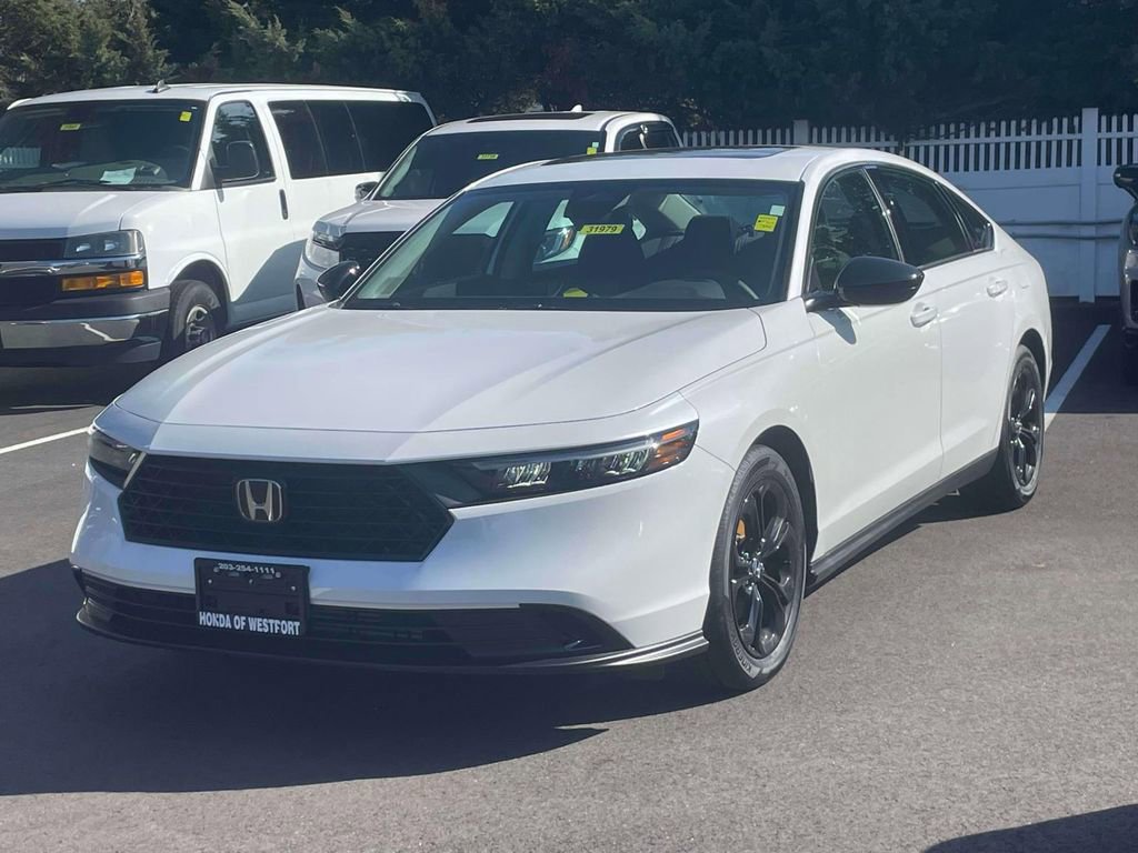 Certified 2025 Honda Accord SE image 3