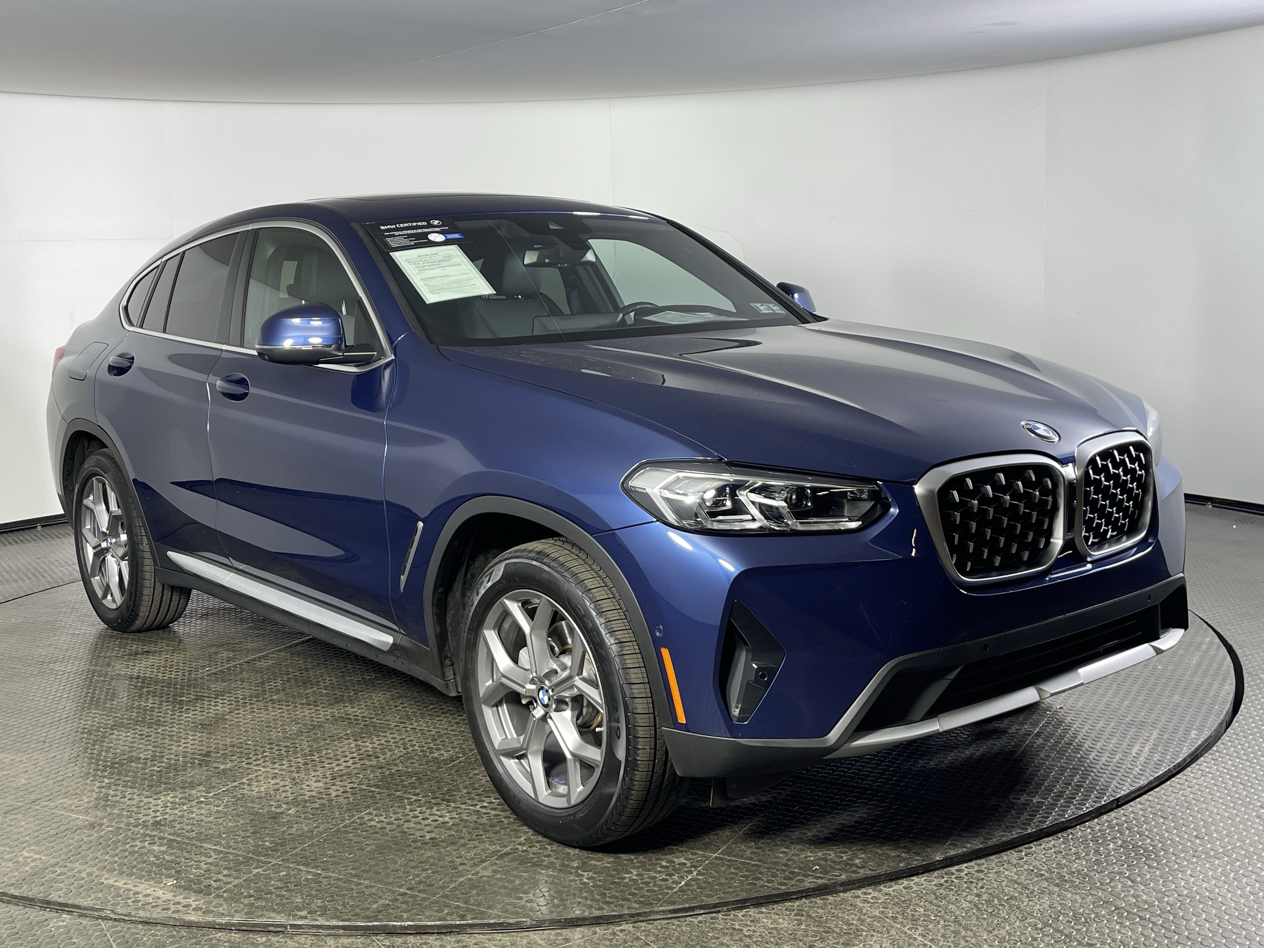 Certified 2025 BMW X4 xDrive30i image 2