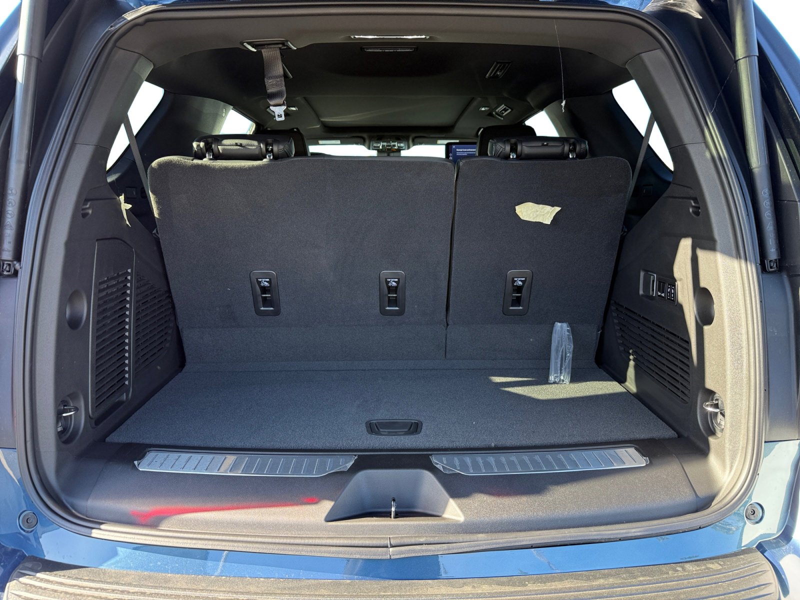 New 2026 GMC Yukon Denali w/ Denali Reserve Package image 17
