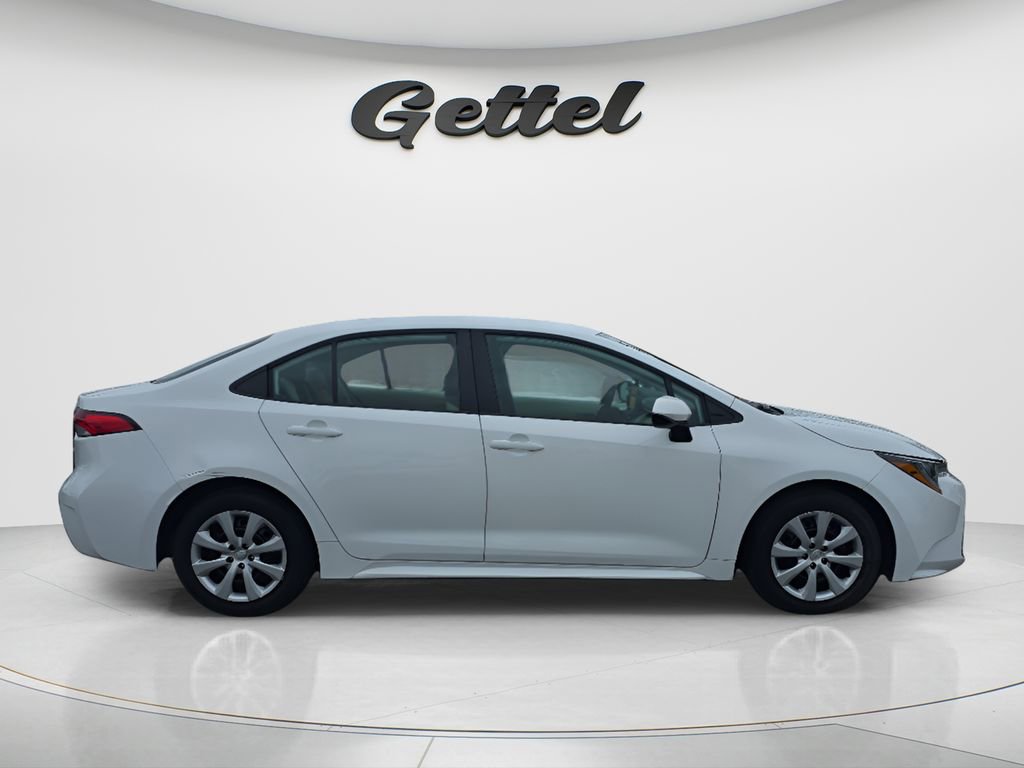 Used 2024 Toyota Corolla LE image 3
