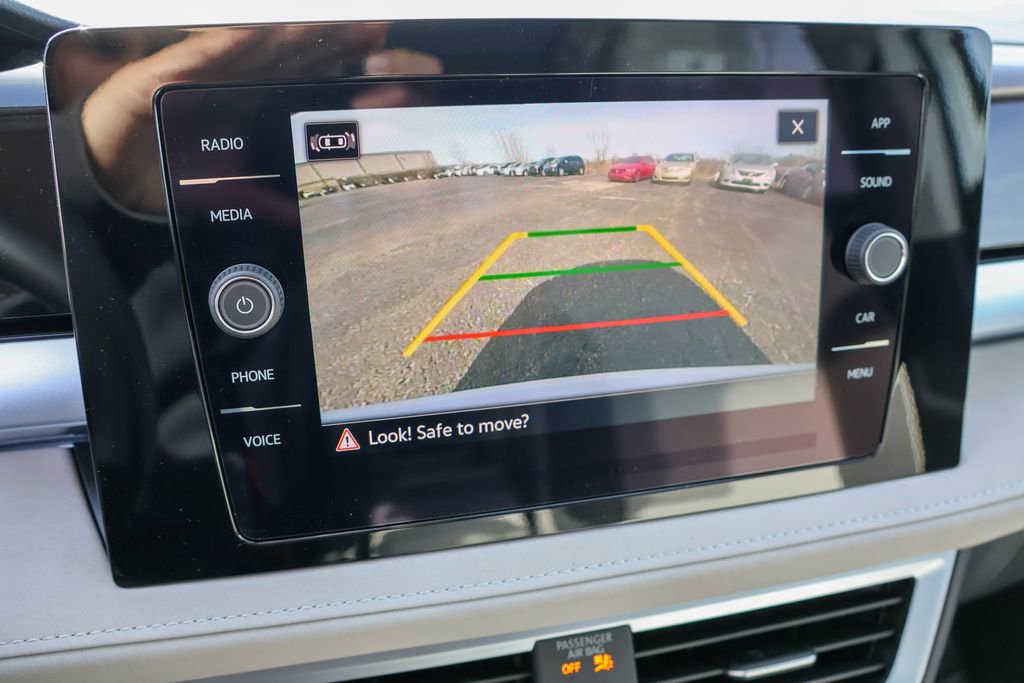 New 2025 Volkswagen Taos SE image 30