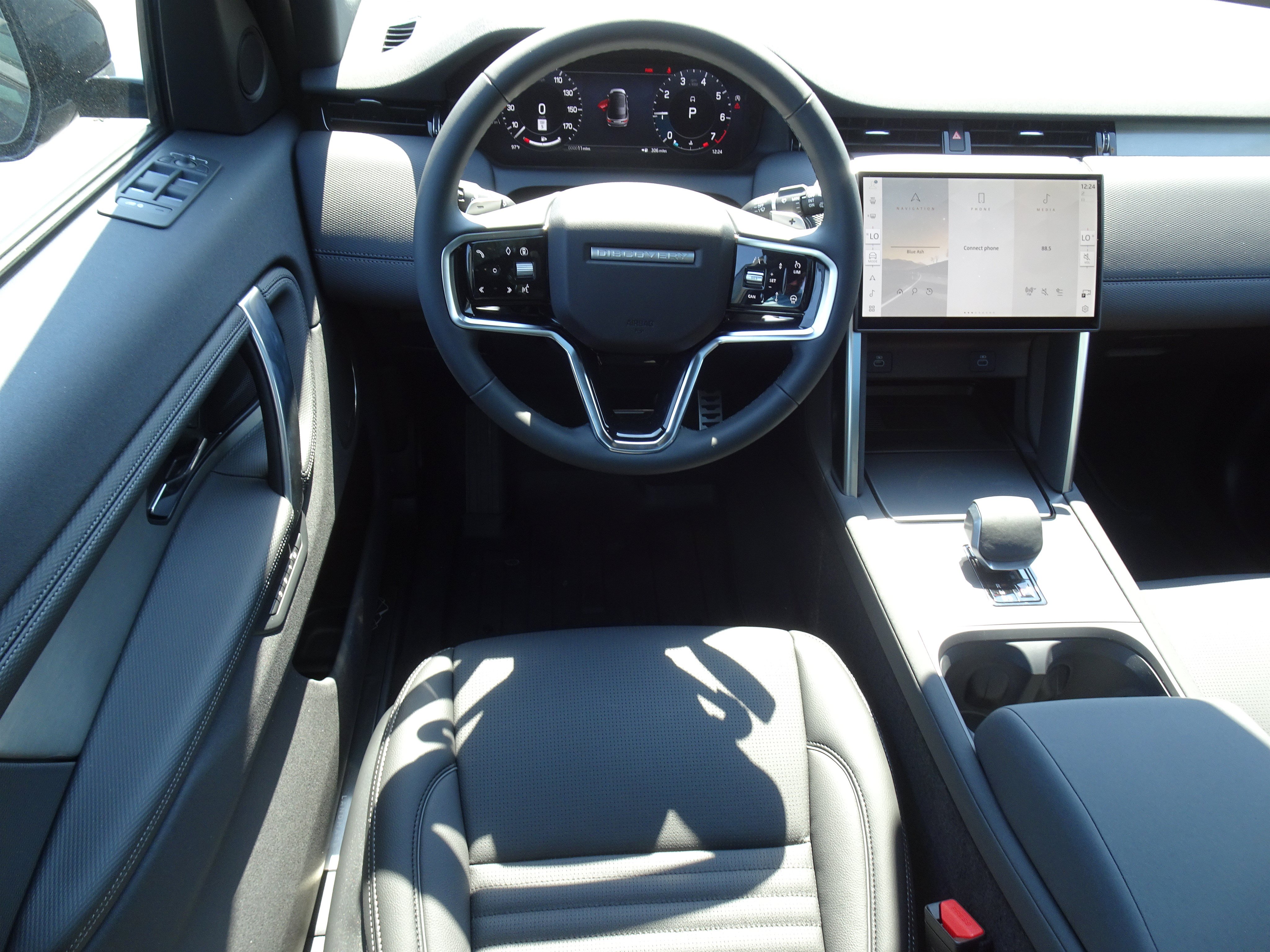 New 2026 Land Rover Discovery Sport Landmark AWD/4WD image 17