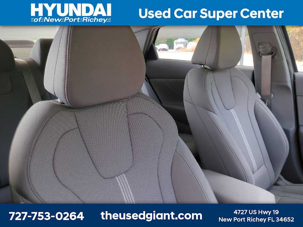 Certified 2025 Hyundai Elantra SE FWD image 6