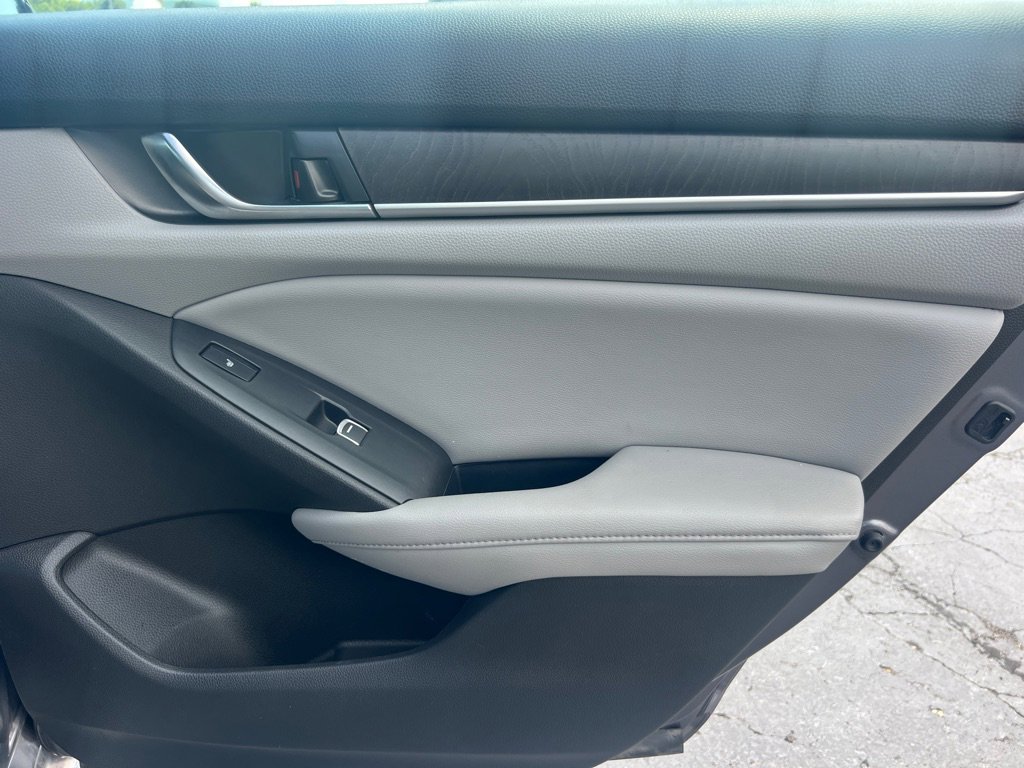 Used 2018 Honda Accord Touring image 15