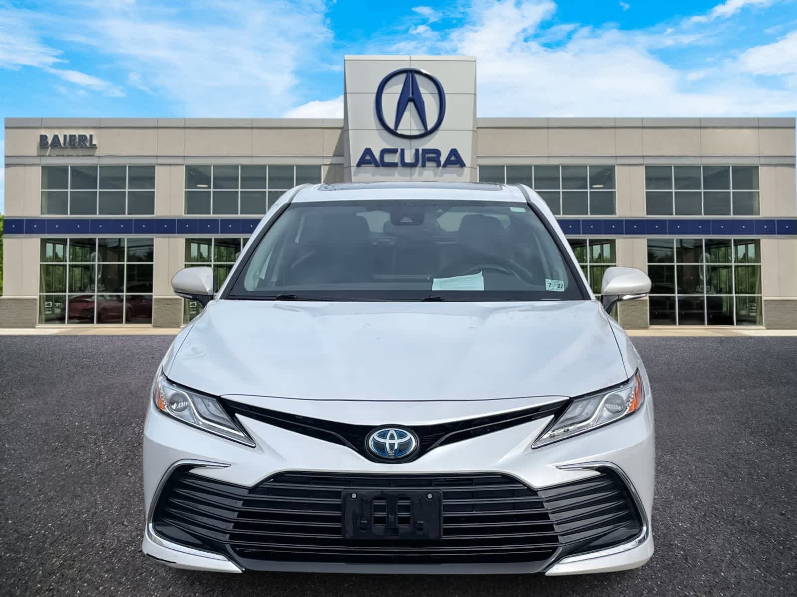 Used 2022 Toyota Camry XLE w/ Navigation Upgrade Package FWD image 2