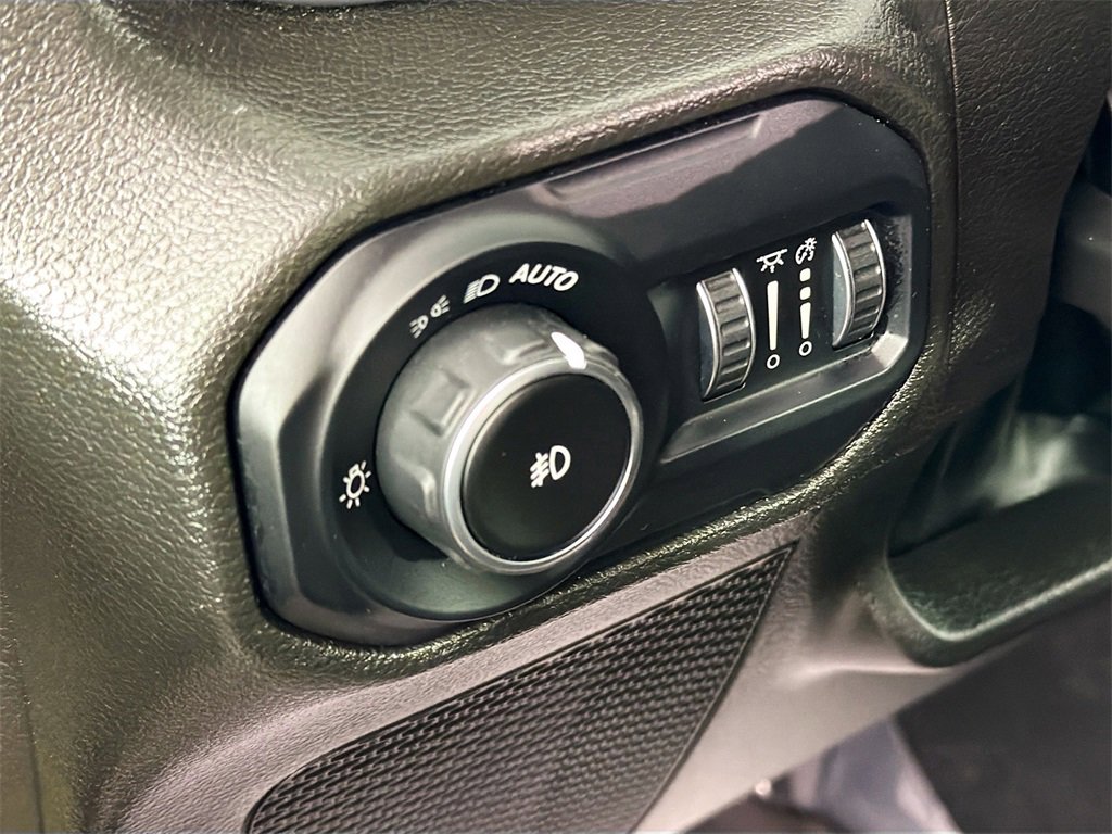 Used 2022 Jeep Wrangler Willys image 10