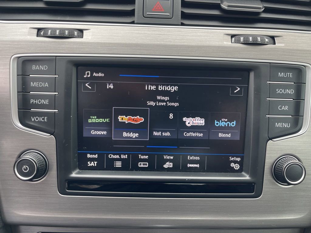 Used 2017 Volkswagen Golf S image 15