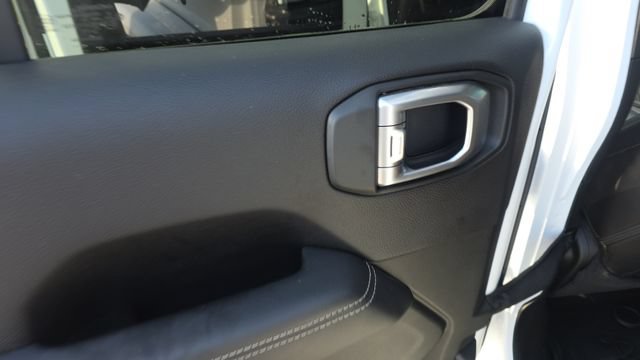 Used 2019 Jeep Wrangler Unlimited Sahara AWD/4WD image 16
