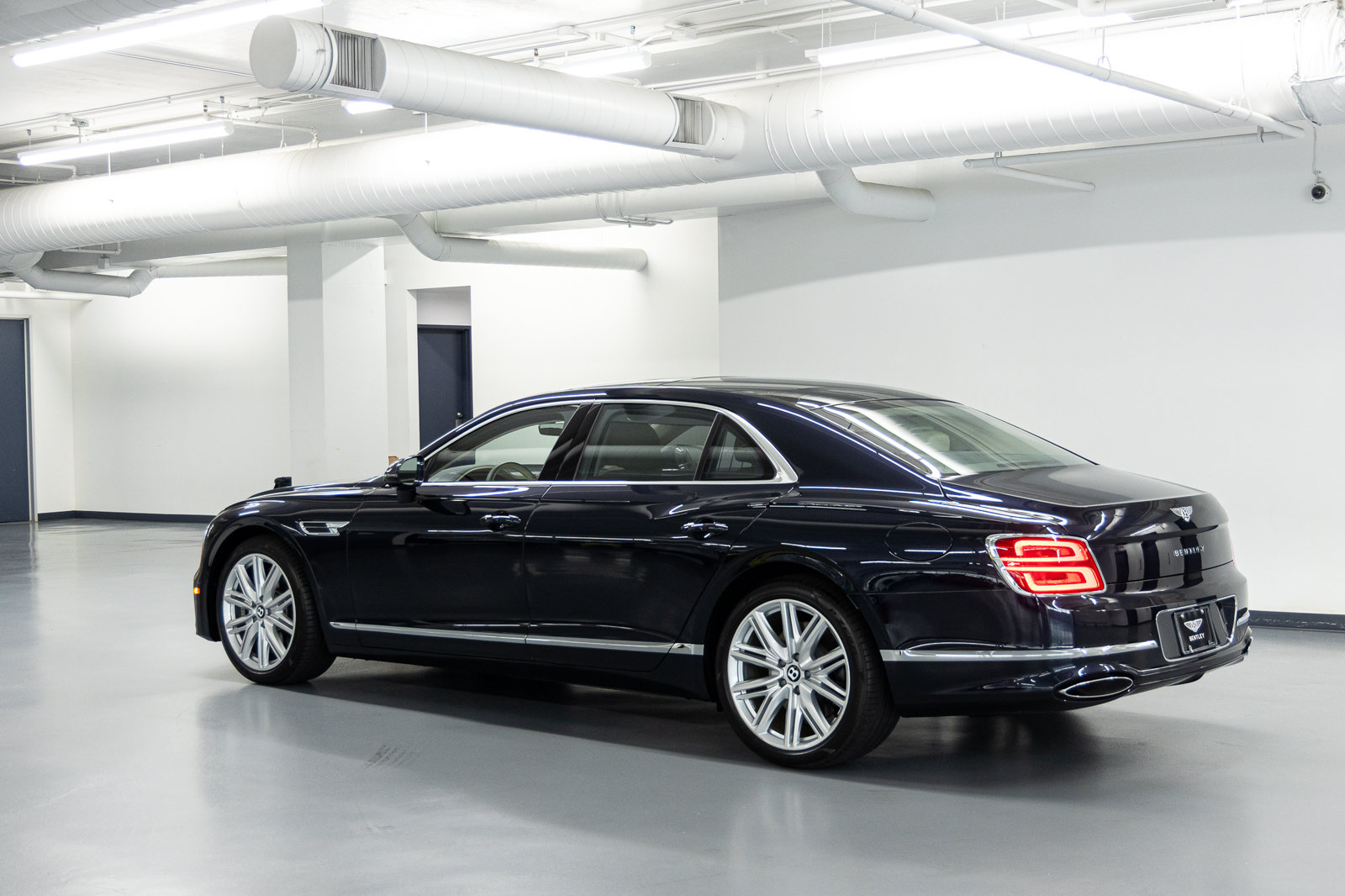 Certified 2026 Bentley Flying Spur V8 AWD/4WD image 5