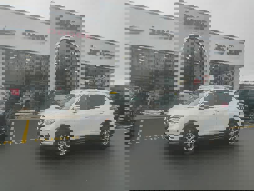 Used 2020 Nissan Rogue SV image 1