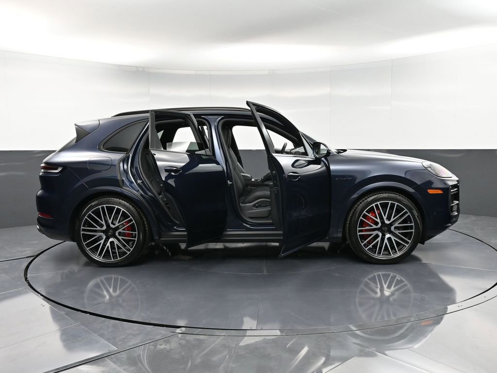 New 2025 Porsche Cayenne Turbo image 39