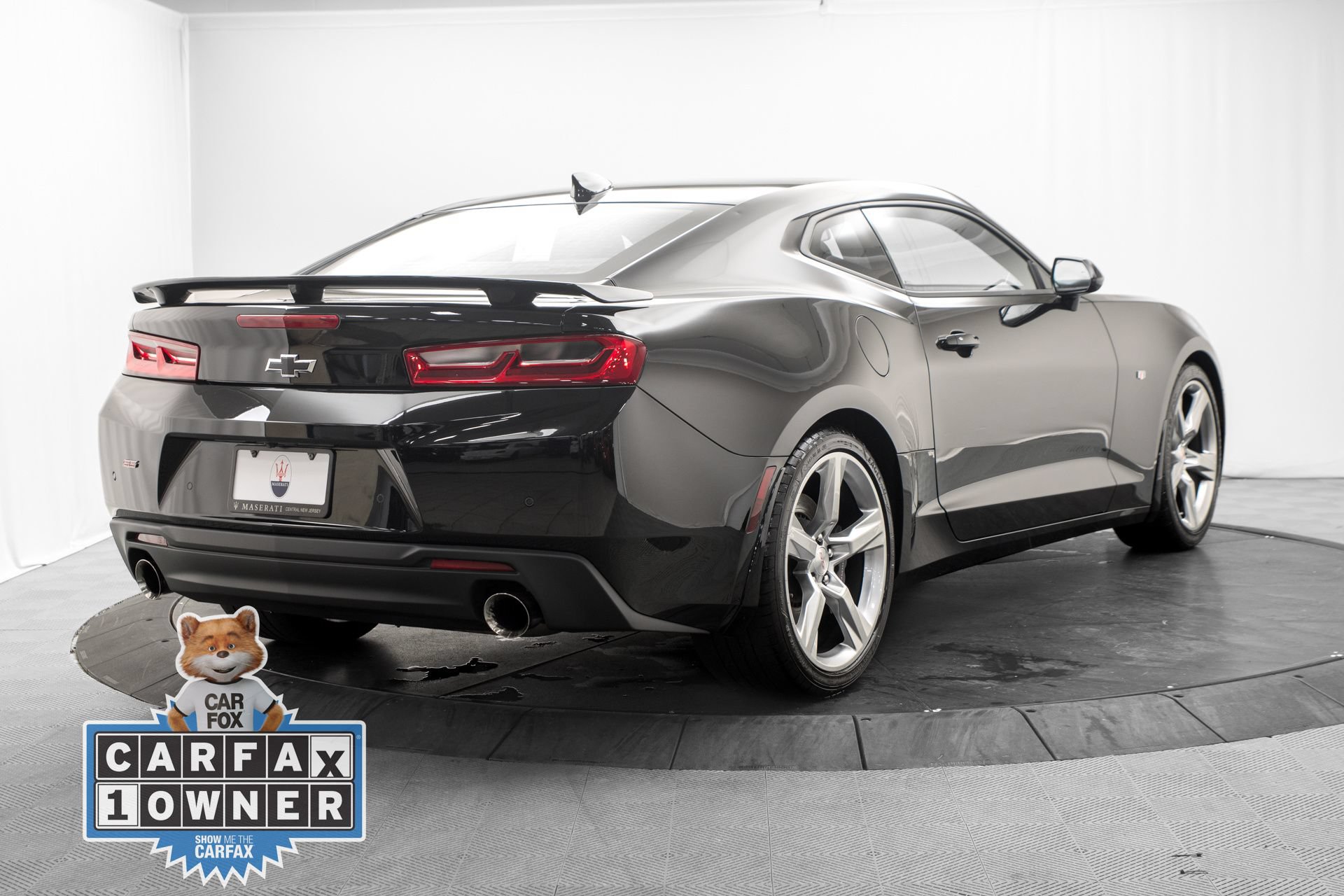 Used 2018 Chevrolet Camaro SS RWD image 3