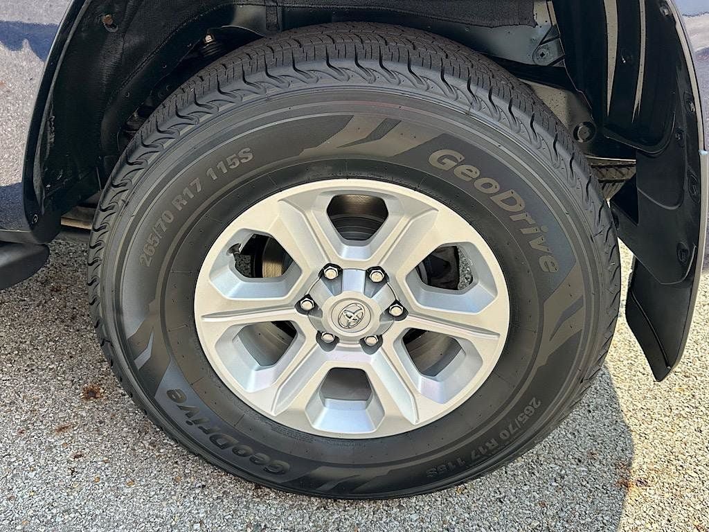 Certified 2024 Toyota 4Runner SR5 AWD/4WD image 32