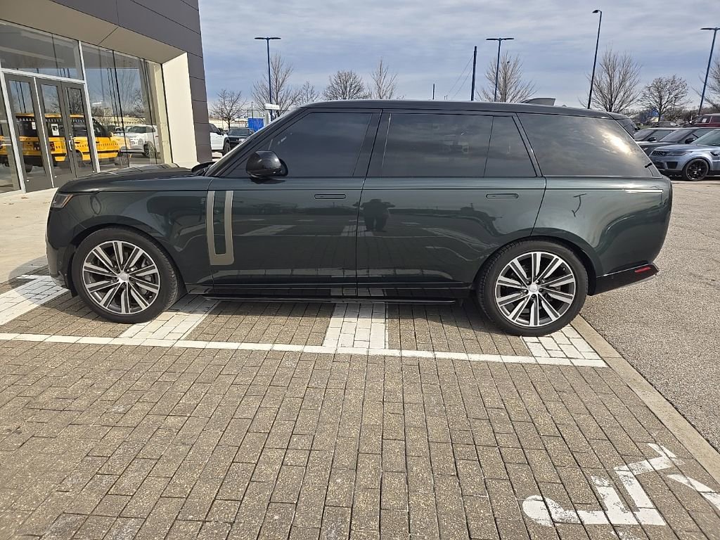 Used 2023 Land Rover Range Rover Long Wheelbase SE image 8