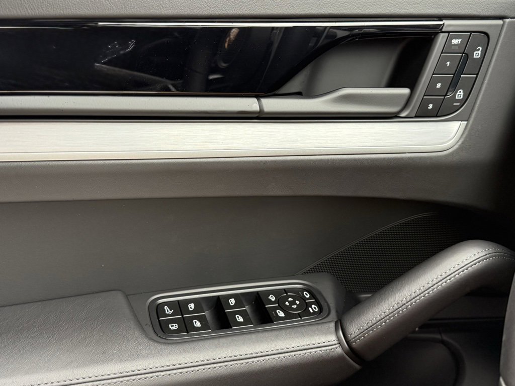 New 2024 Porsche Cayenne Turbo image 15