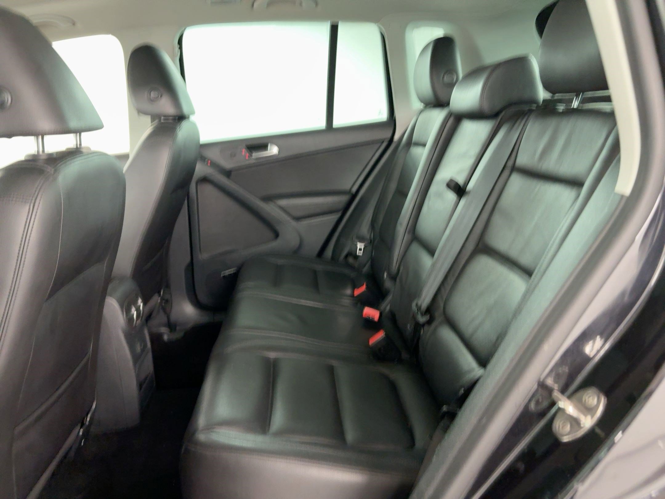 Used 2017 Volkswagen Tiguan SEL image 15