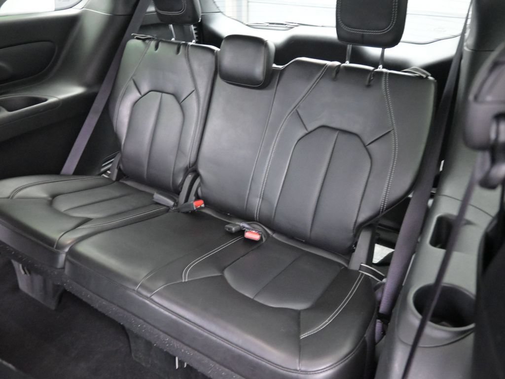 Used 2024 Chrysler Pacifica Limited FWD image 23