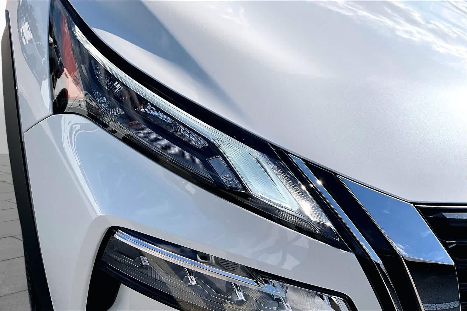 Used 2023 Nissan Rogue SV FWD image 28