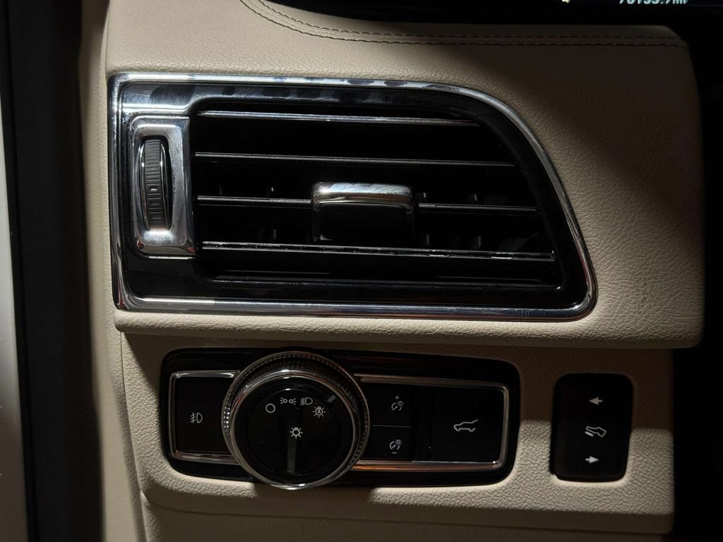 Certified 2021 Lincoln Navigator Reserve AWD/4WD image 10
