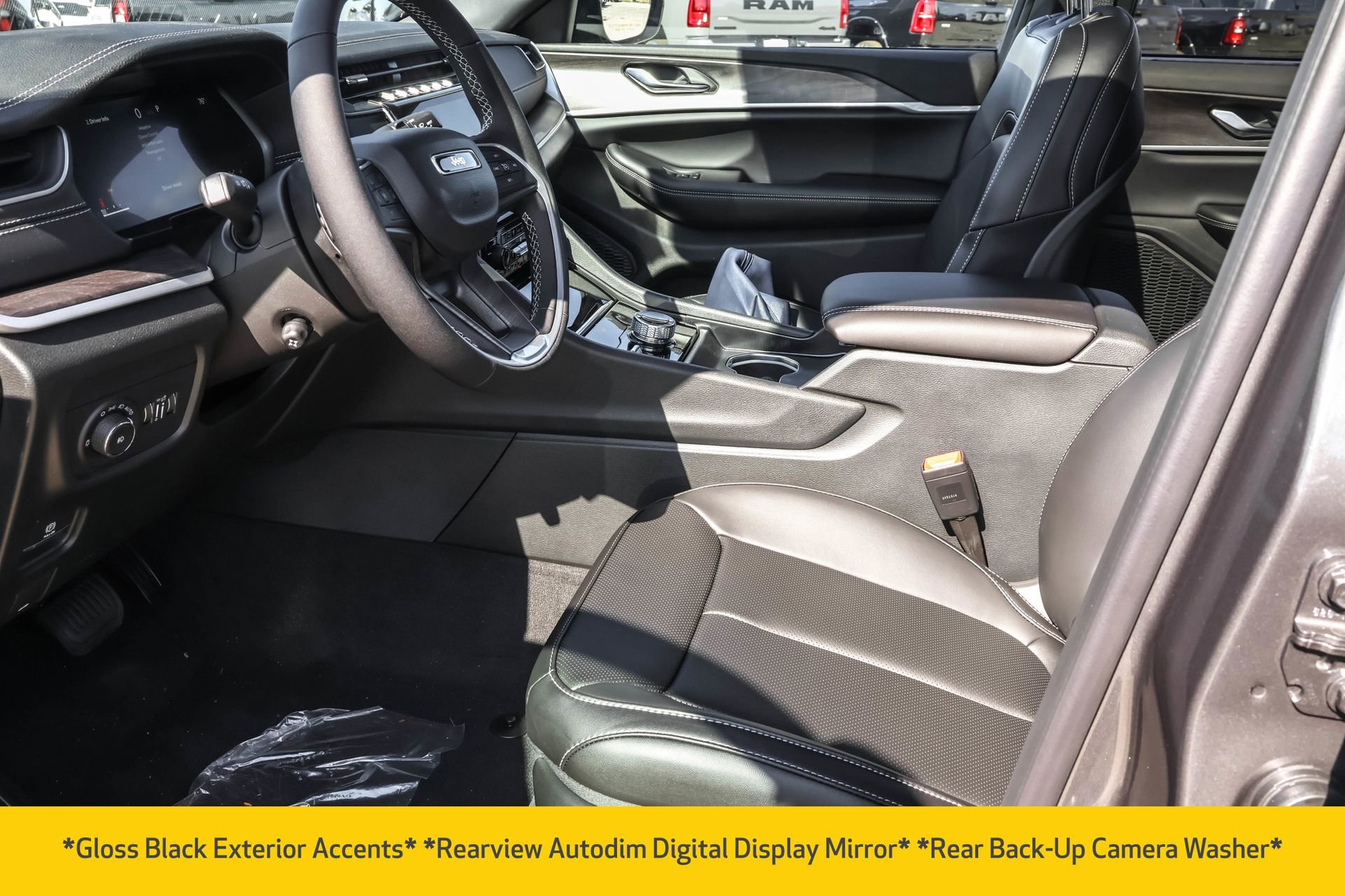 New 2025 Jeep Grand Cherokee Limited w/ Luxury Tech Group II image 5