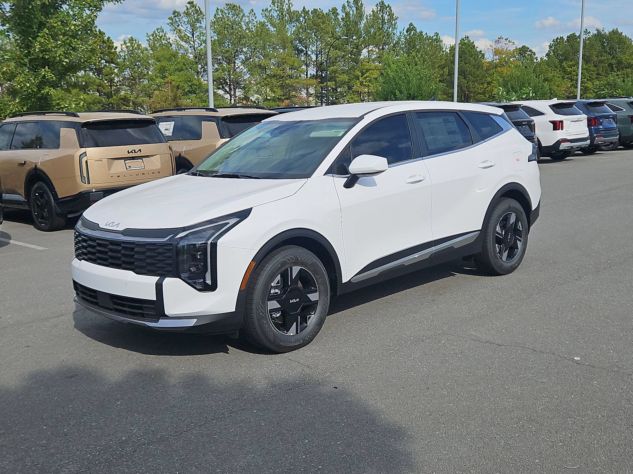 New 2026 Kia Sportage LX FWD image 3