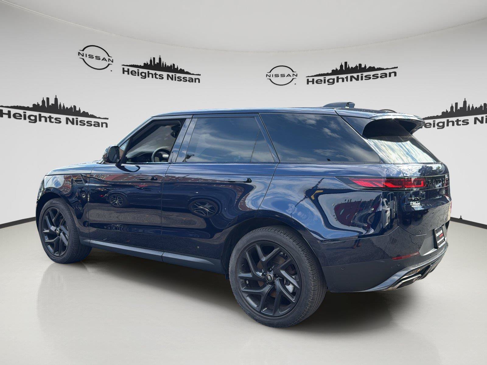 Used 2023 Land Rover Range Rover Sport SE AWD/4WD image 13