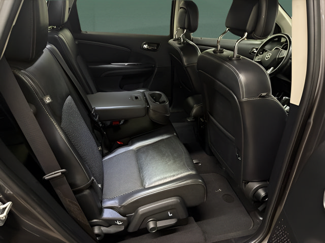 Used 2018 Dodge Journey Crossroad w/ Nav & Sun Group AWD/4WD image 16