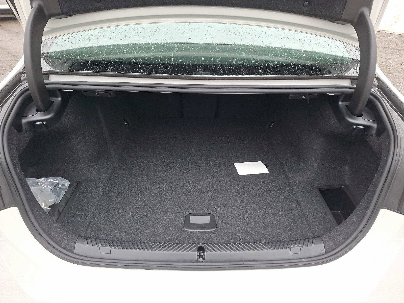 Used 2025 BMW i5 xDrive40 w/ Premium Package image 28