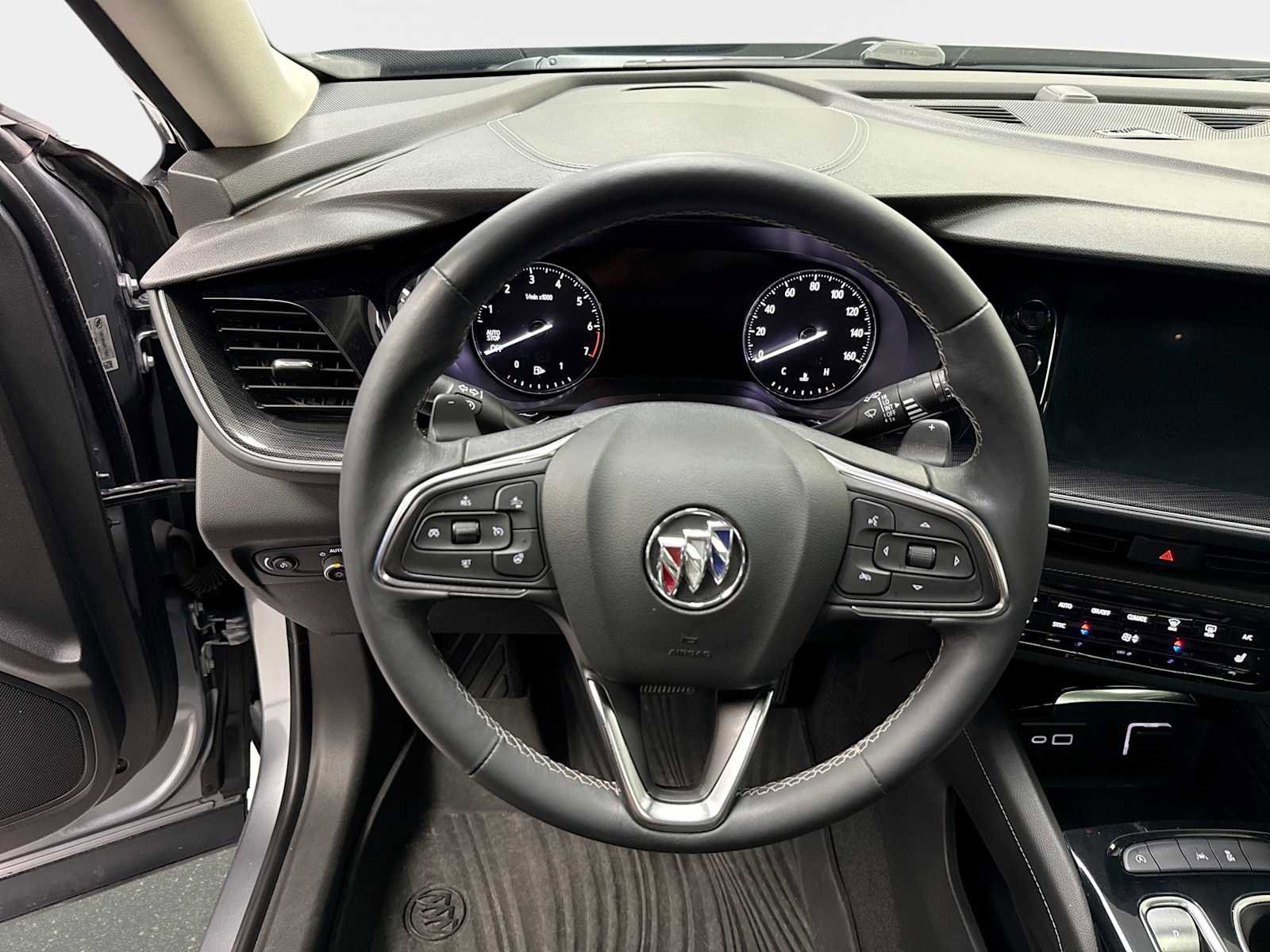 Used 2021 Buick Envision Essence w/ Sport Touring Package image 17