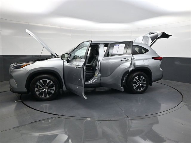 Used 2023 Toyota Highlander L image 41