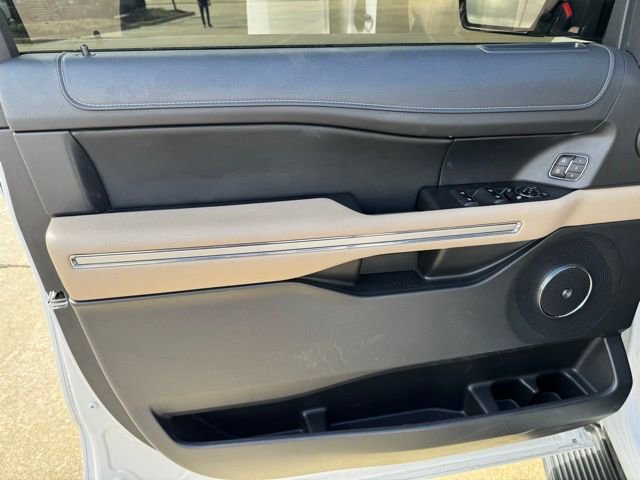 Used 2024 Ford Expedition Limited image 12