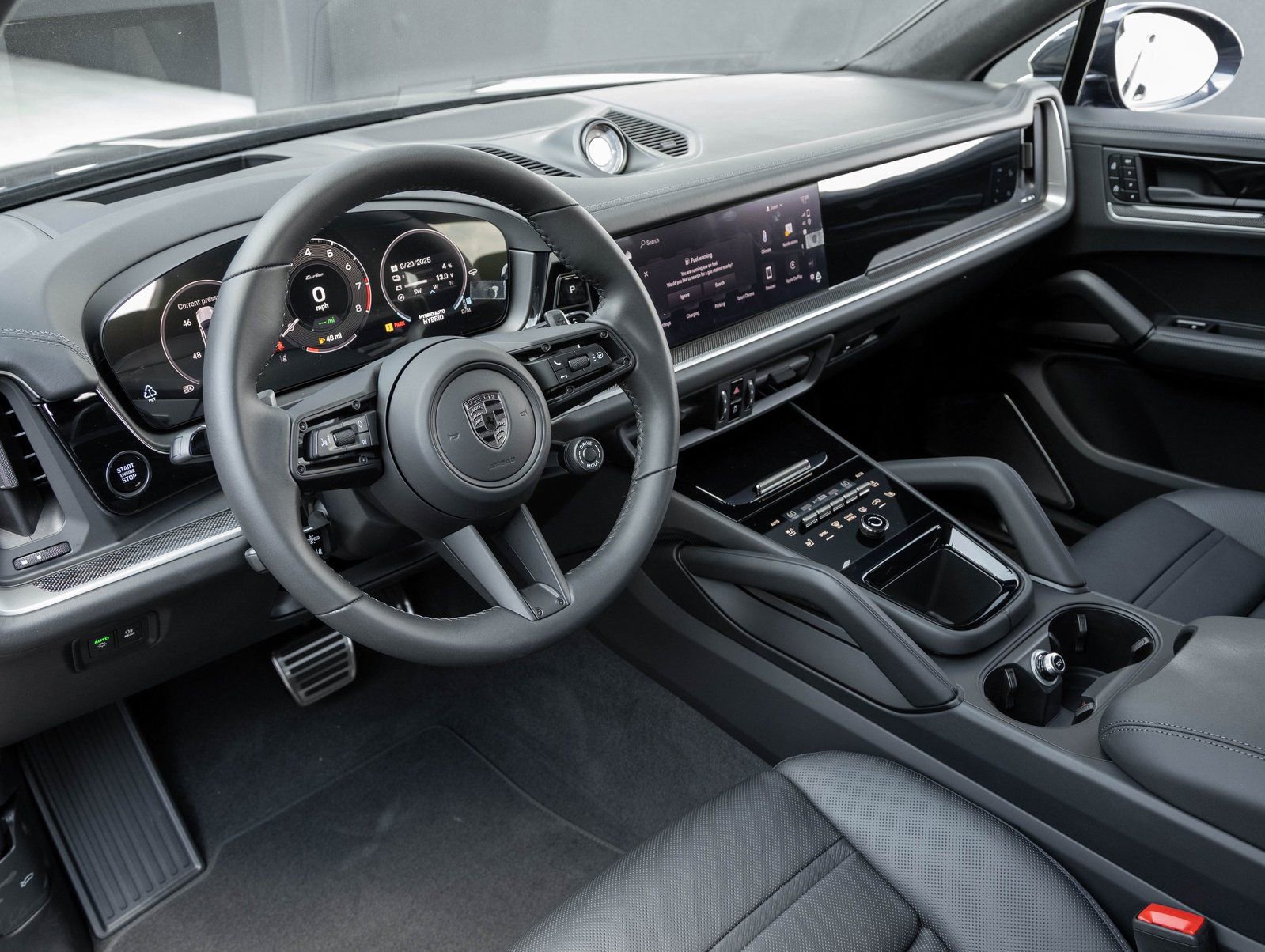 Used 2025 Porsche Cayenne Turbo image 4