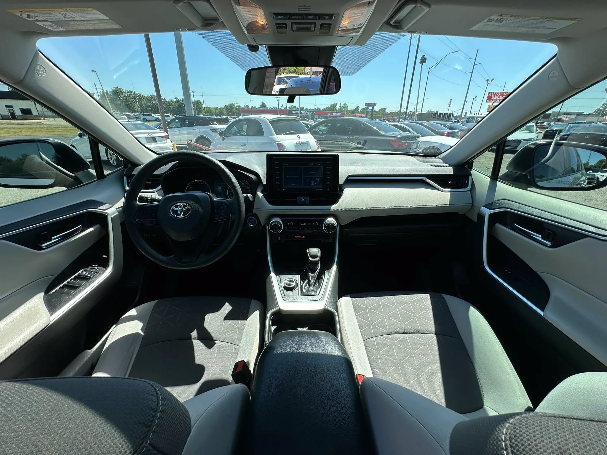 Used 2021 Toyota RAV4 XLE w/ Convenience Package AWD/4WD image 11