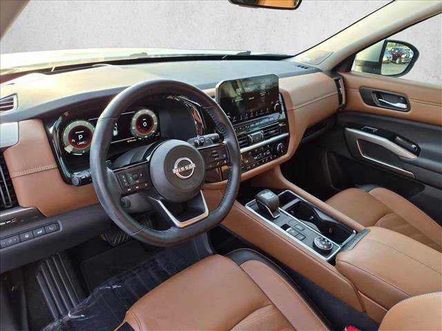 Used 2023 Nissan Pathfinder Platinum w/ Cargo Package AWD/4WD image 10