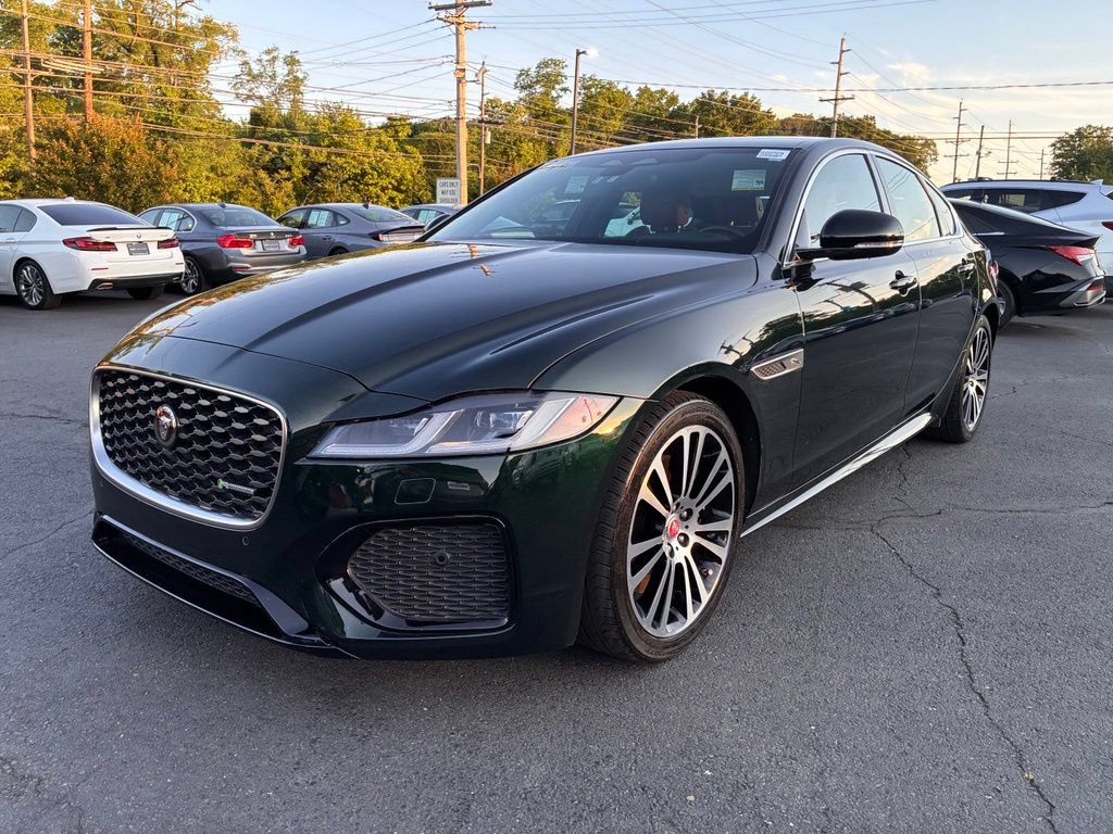 Used 2022 Jaguar XF R-Dynamic SE AWD/4WD image 3