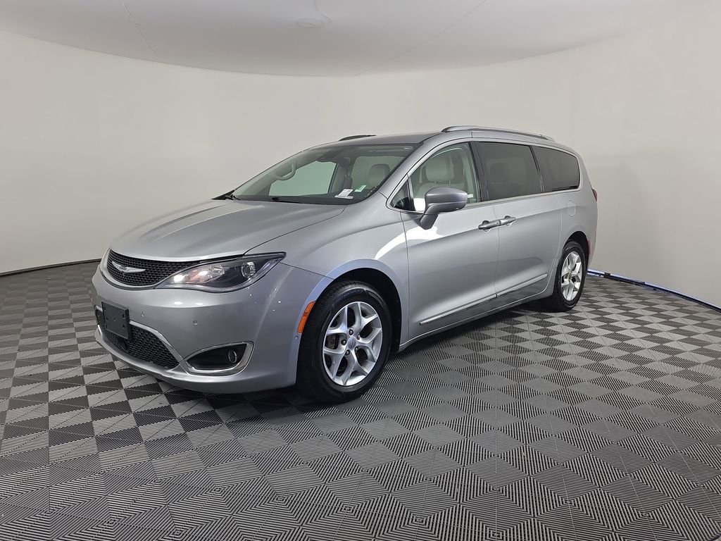 Used 2017 Chrysler Pacifica Touring-L Plus w/ Advanced Safetytec Group image 2
