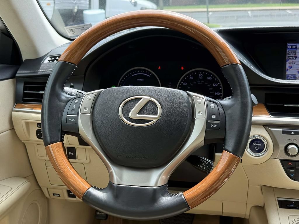 Used 2013 Lexus ES 300h w/ Luxury Pkg FWD image 9